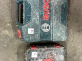 two bosch tools are sitting on the ground next to each other
