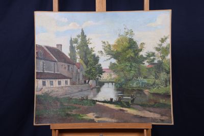 tableau sur chevalet représentant un village au bord d'une rivière