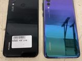 l'arrière et le côté d'un téléphone noir et violet