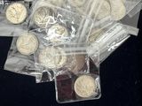 une pile de pièces de monnaie posée sur une table