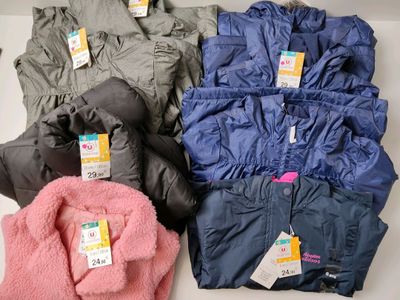 Lot de 8 vestes U ESSENTIEL de diverses tailles - Articles p…