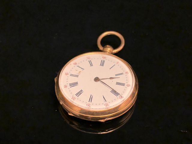 Montre de poche « à gousset » en or 18 carats 750 millièmes cisel...