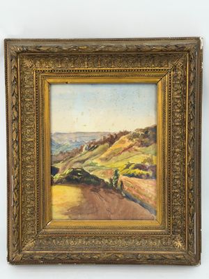 un tableau représentant un paysage avec des collines et des arbres, dans un cadre doré