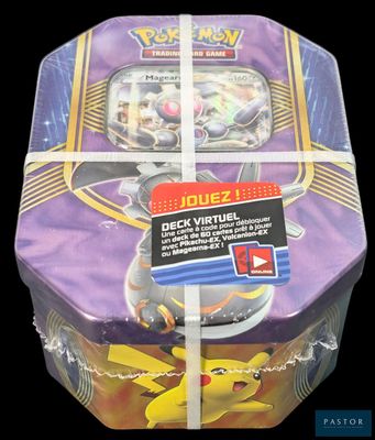 une boîte violette sur laquelle figure l'image d'une figurine de Pokémon