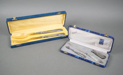 Ensemble comprenant : - Nécessaire à écrire 3 pièces en arge…