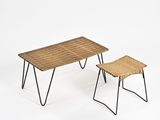 une photo représentant une table et un tabouret en bois et en métal