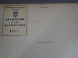 a sign on the wall that says exposition d ' art photographique