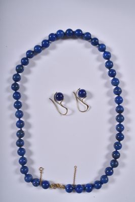Ensemble en or et lapis-lazuli teinté comprenant un collier …