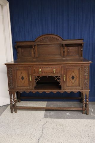 Dressoir à dosseret en chêne mouluré et marqueté de style renaiss...
