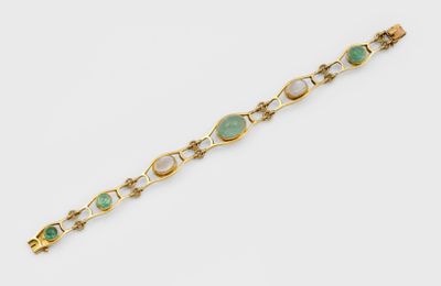un bracelet en or et en jade