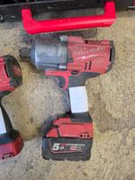 T11: Lot d'électroportatifs de marque MILWAUKEE comprenant: … (photo 3)