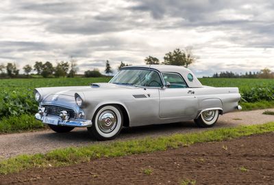 1955 Ford Thunderbird •	Numéro de série P5FH2344790 - Photo 1