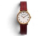 une image d'un gros plan d'une montre-bracelet avec des chiffres romains
