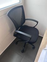 - 1 chaise en plastique translucide (photo 3)