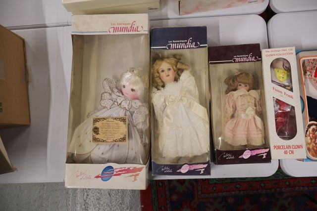 Lot de 3 poupées MUNDIA dont 1 collection Les féeriques avec cert...