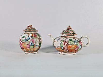 Ensemble de deux porcelaines de Canton, comprenant une petit…