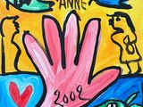une peinture représentant une main sur laquelle figurent un cœur et un oiseau
