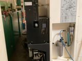 une machine qui se trouve à l'intérieur d'un bâtiment
