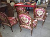 a lot of chairs that are sitting in a room