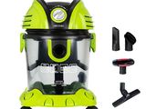 un aspirateur vert et noir avec des accessoires, sur fond blanc