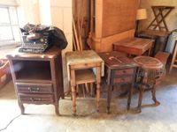 LOT DE PETITS MEUBLES comprenant table à écrire, sellette, t… (photo 2)