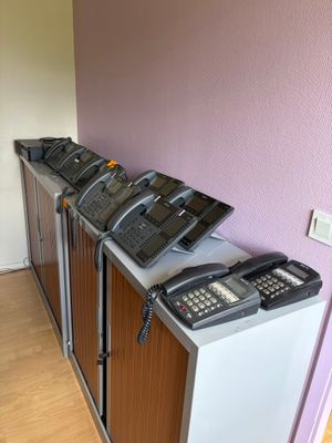 Système de téléphonie FANVIL X210 comprenant : 7 téléphones …