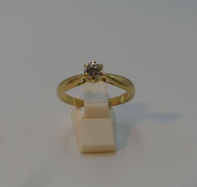 Bague solitaire en or 750°/°° sertie d'un diamant brillanté …