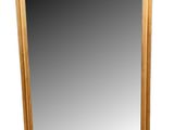 image d'un miroir avec un cadre en bois sur fond blanc