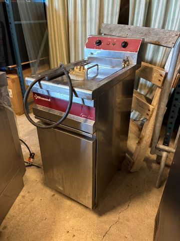 Friteuse électrique 380v de marque Diamond de 2021, 1 panier 15 l...