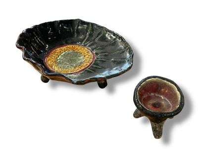 Coupe en céramique à glaçure émaillée verte, jaune et rouge.