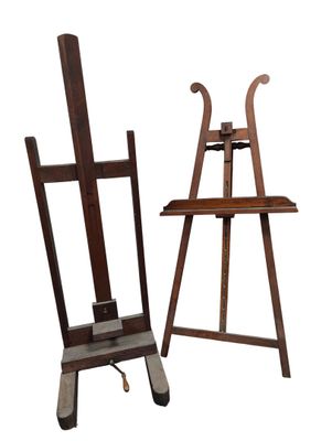 paire de chevalets en bois avec roues sur fond blanc