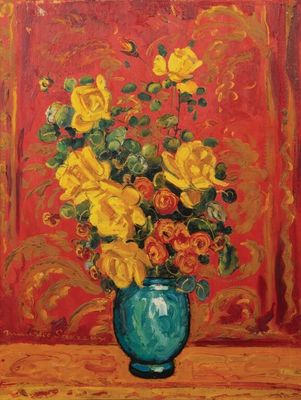tableau représentant des roses jaunes dans un vase bleu sur fond rouge