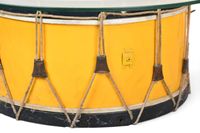 TAMBOUR (grand) en métal relaqué jaune, cordage et bois noir… (photo 2)