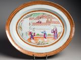 une photo d'une assiette décorée d'une peinture, posée sur un support