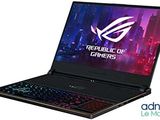 L'ordinateur portable ASUS Republic of Gamers est ouvert et prêt à l'emploi.