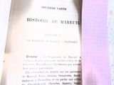 un morceau de papier sur lequel est attaché un ruban rose