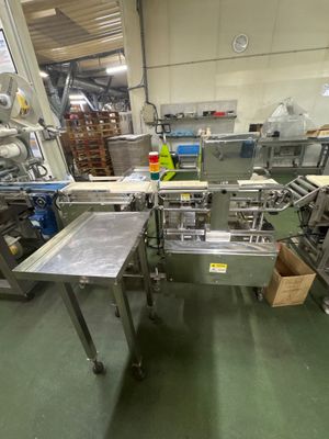 une machine placée au milieu d'une pièce