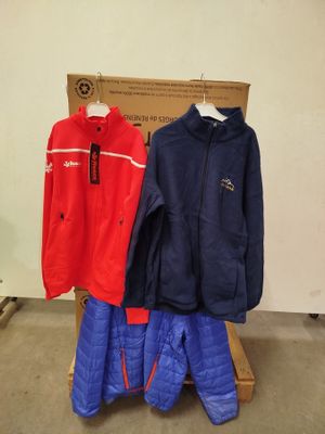 Lot de 40 manteaux et vestes - différents modèles