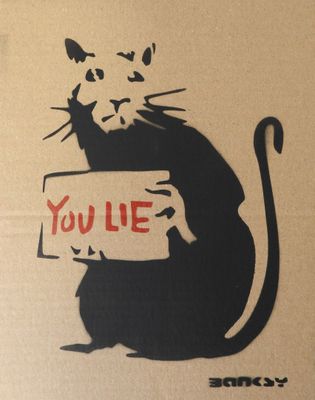 graffiti représentant un rat tenant une pancarte sur laquelle on peut lire « ta vie »