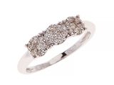 une bague en or blanc sertie de trois rangées de diamants