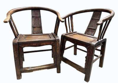 paire de chaises chinoises anciennes avec assise et dossier en bois
