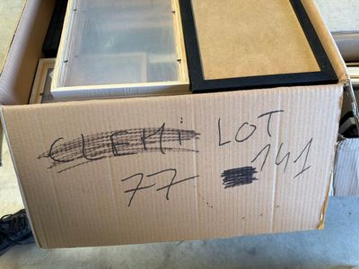 STOCK de (+/-) 77 cadres bois composé de format A5, format 5…