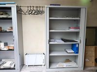 Unité de bureau : bureaux, fauteuils, placards et divers meu… (photo 4)