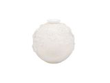une image représentant une boule de savon blanche sur fond blanc