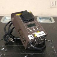 une image représentant un petit appareil électronique posé sur une table