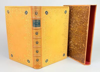 un vieux livre ouvert pour en montrer l'intérieur
