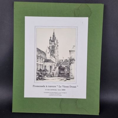 une vieille photo d'une église avec un clocher en arrière-plan