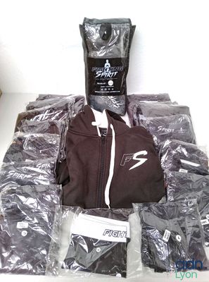 Lot d'équipements pour sports de combat : contient 1 paire d…