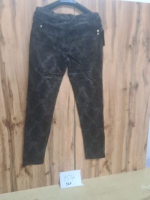 Lot de 96 pantalons femme ? Diffrentes tailles