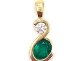 un pendentif en or serti d'une pierre verte et d'un diamant